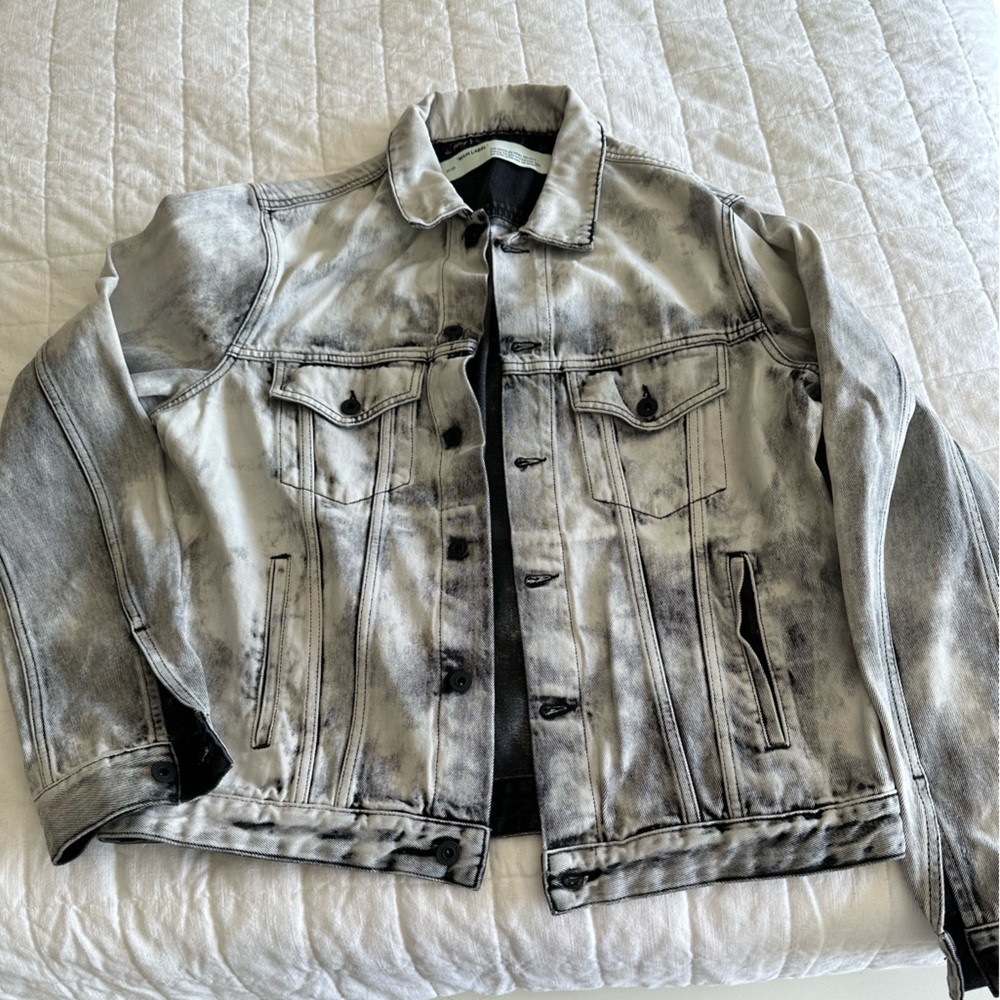 Like new “Off White” jean jacket-size L